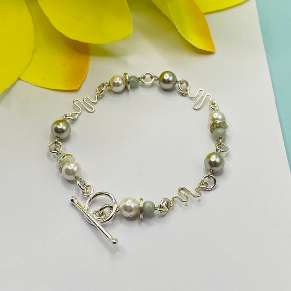 Shell pearl and green jadeite bracelet with silver plated wirework