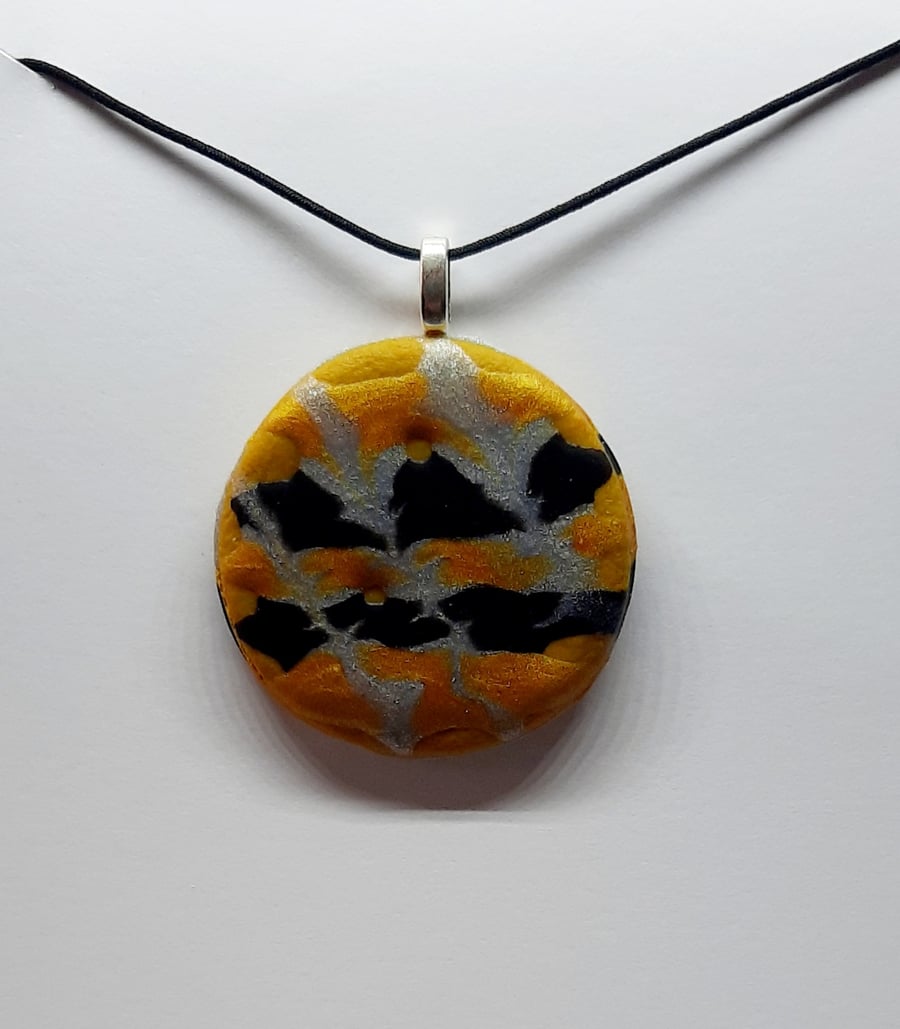 Abstract pendant necklace 