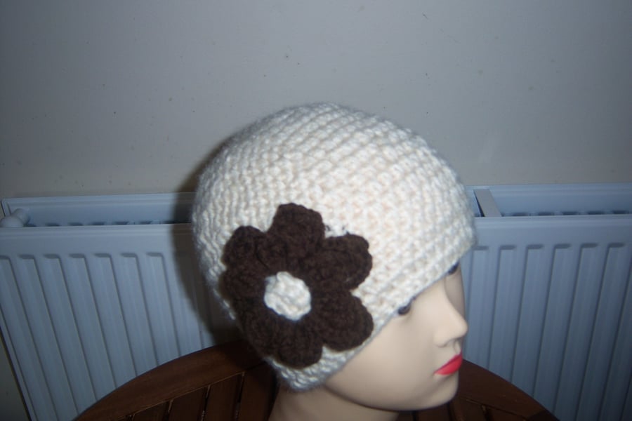 20%  ARAN  WOOL BEANIE CREAM FLOWER ON SIDE CHUNKY 