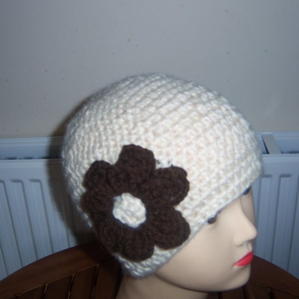 20%  ARAN  WOOL BEANIE CREAM FLOWER ON SIDE CHUNKY 