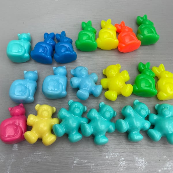 Set of 19 large fun shaped colourful beads. 