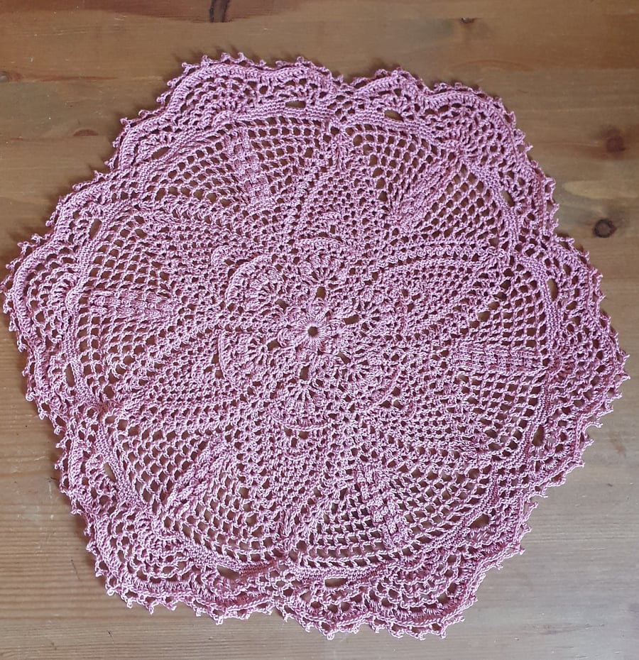HANDMADE TABLE DECORATION - 100% COTTON - 32CM ACROSS - PINK