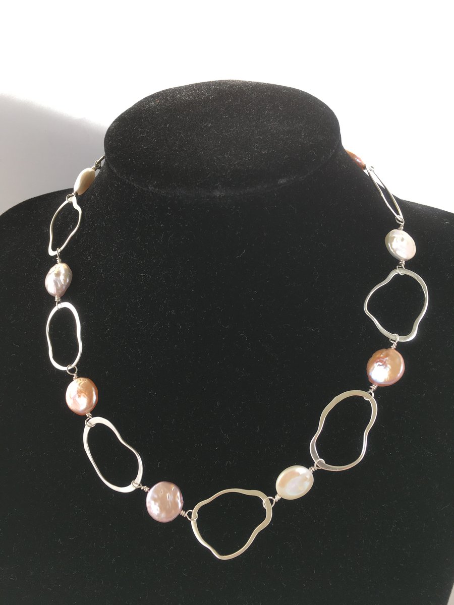 Coin pearl oval necklace
