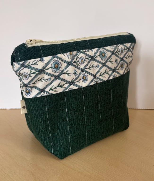 Diamond Daisies Quilted Zip Pouch in Pinstripe Forest Green