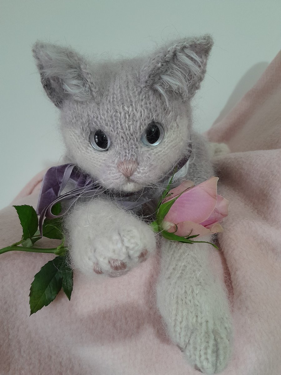 Knitted Mohair Cat, Dotpebblesknits Design
