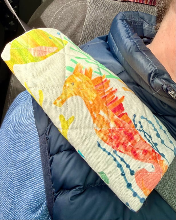 Pair of quilted seatbelt pads - seahorses and seeweed