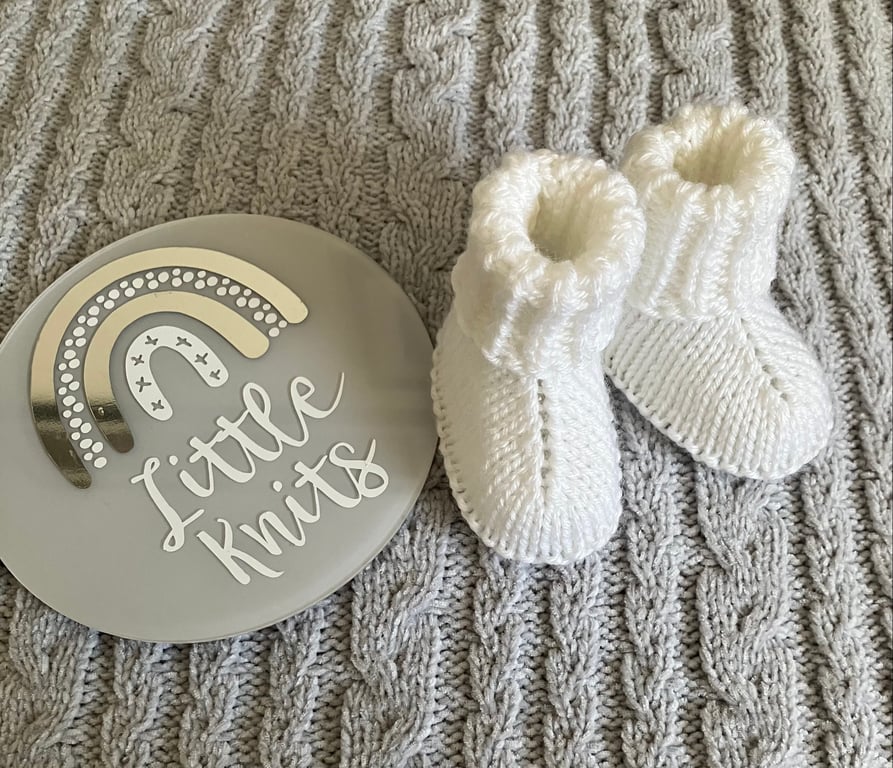 Hand-knitted Baby’s ‘Hugg’ Booties (0-6 months)