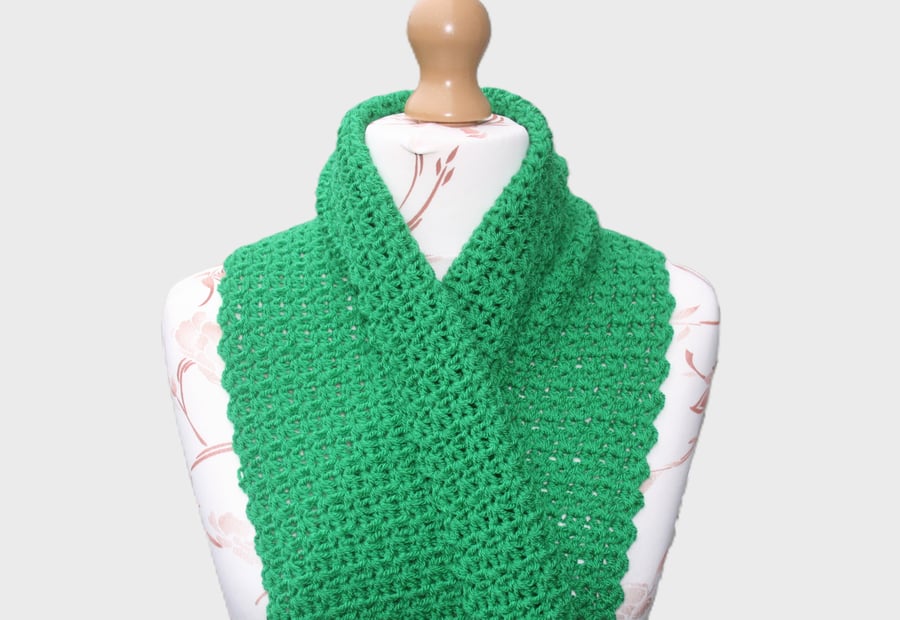 Pretty Emerald Shade Wool Scarf 