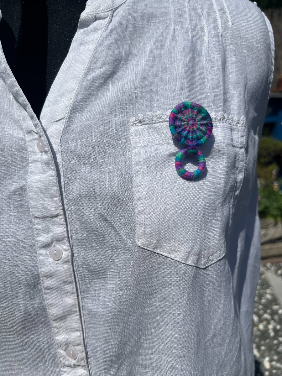 Glasses Holder Brooch - Carnival Party