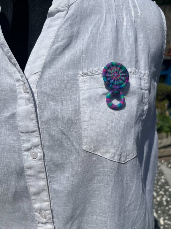 Glasses Holder Brooch - Carnival Party