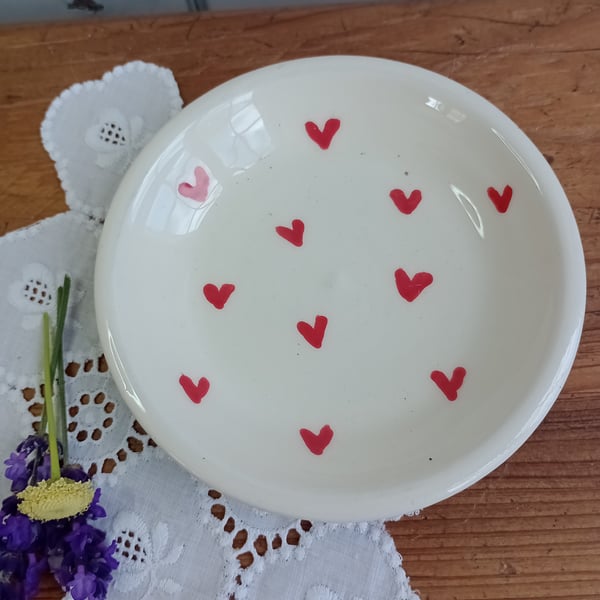 White jewellery dish with red heart design