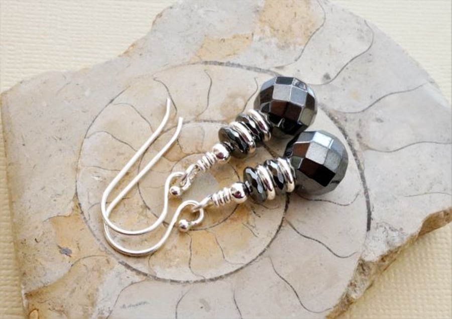Sparkly monochrome earrings with faceted haematite