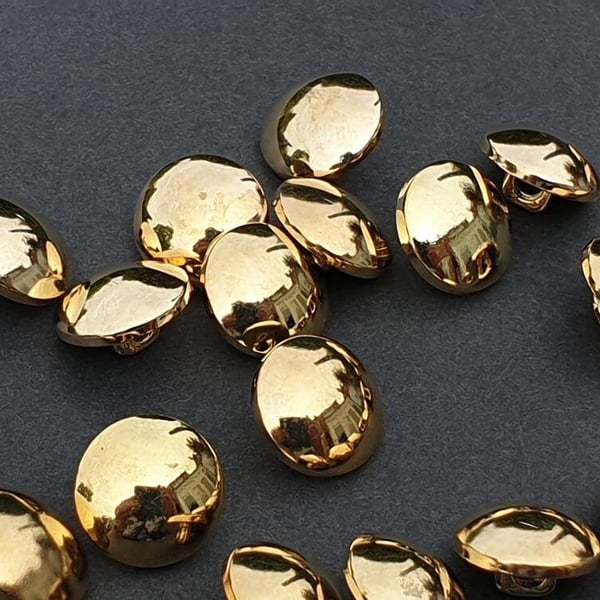 15mm 24L Quatre dome Gold shank button