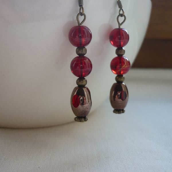 BRONZE & RED DANGLE EARRINGS.  1100