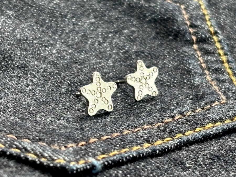 Little starfish silver studs