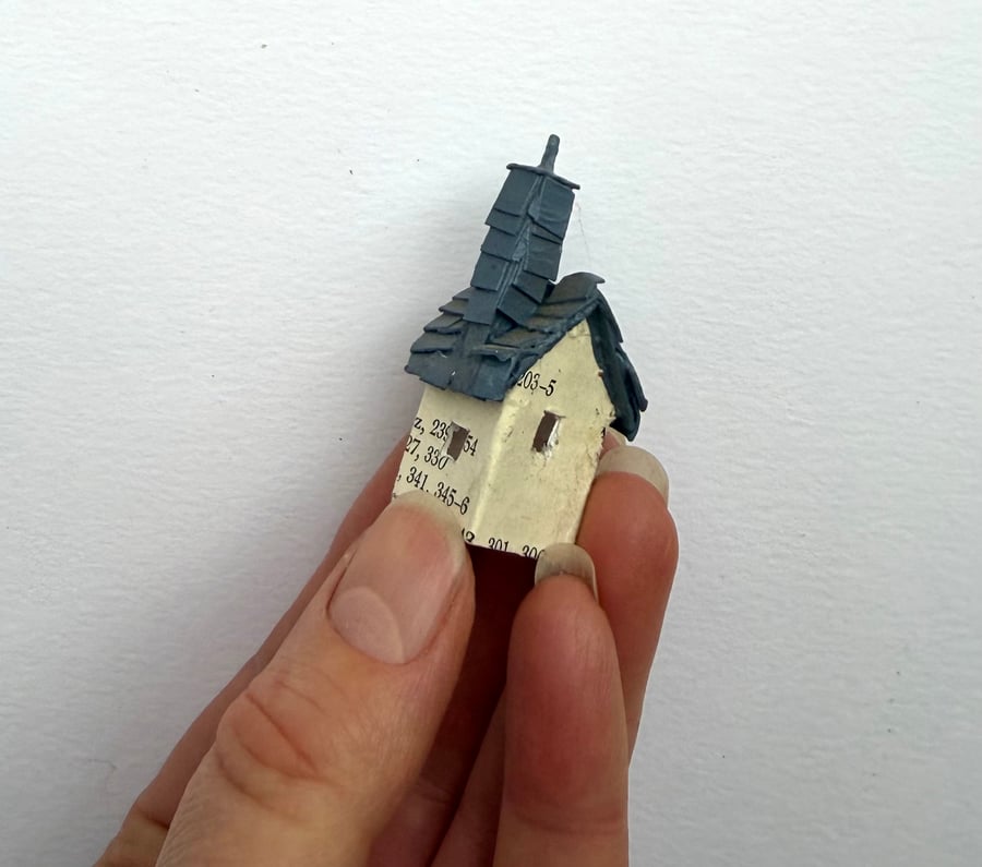 Tiny House, Cute Whimsical Miniature Home Decor