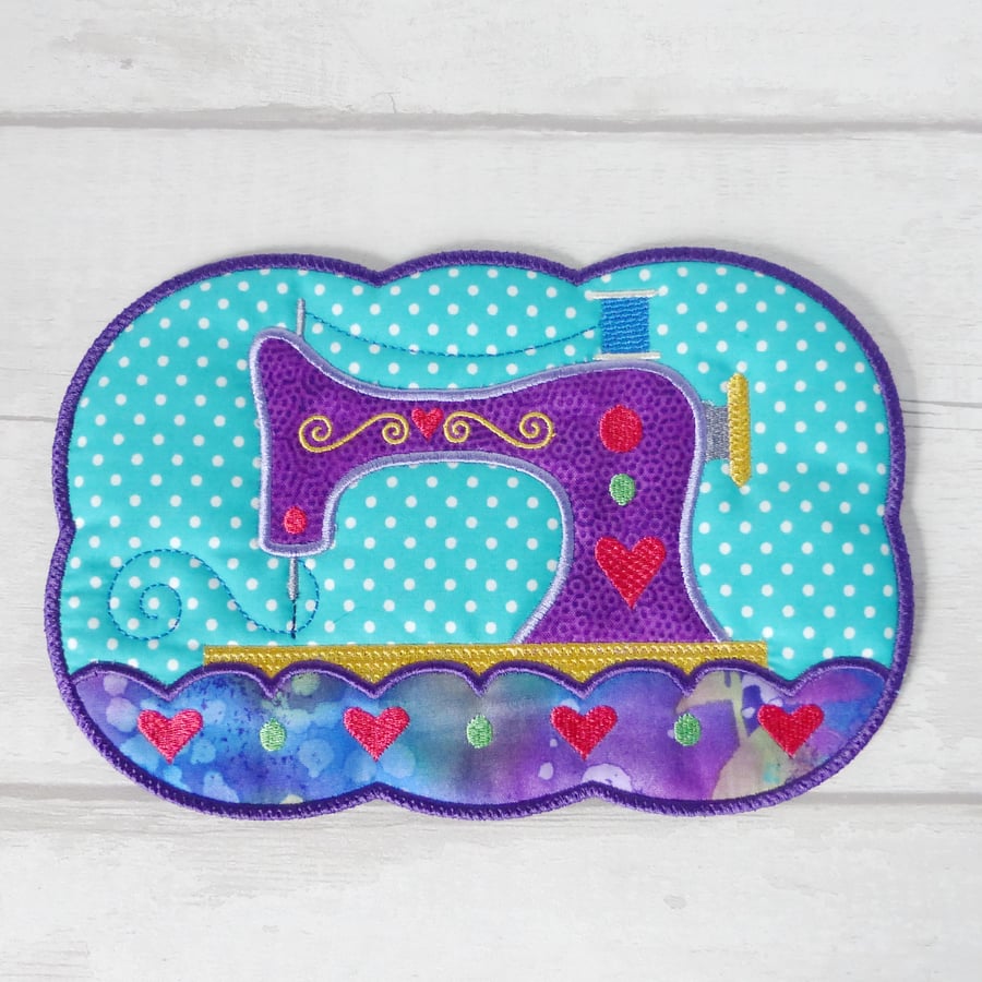 Reduced, Sewing machine mug rug