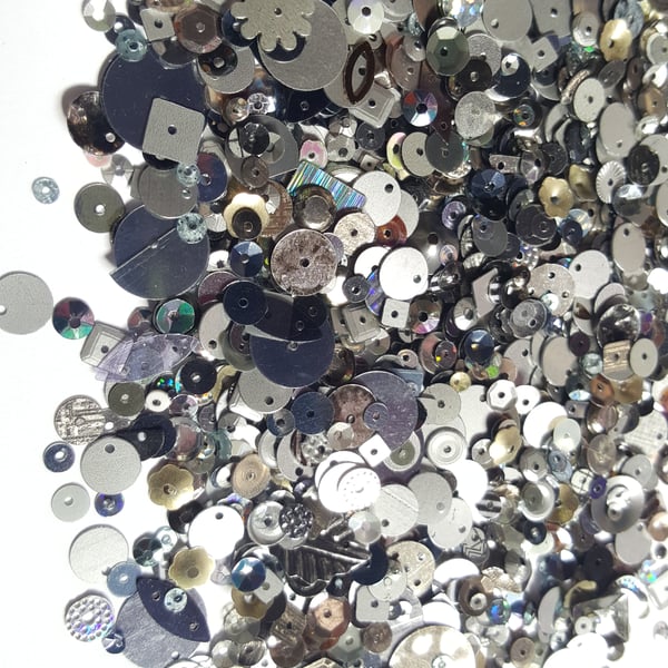 5g Craft Sequin Confetti - Mixed Sizes - Mixed Shapes - Classic Silver Mix 