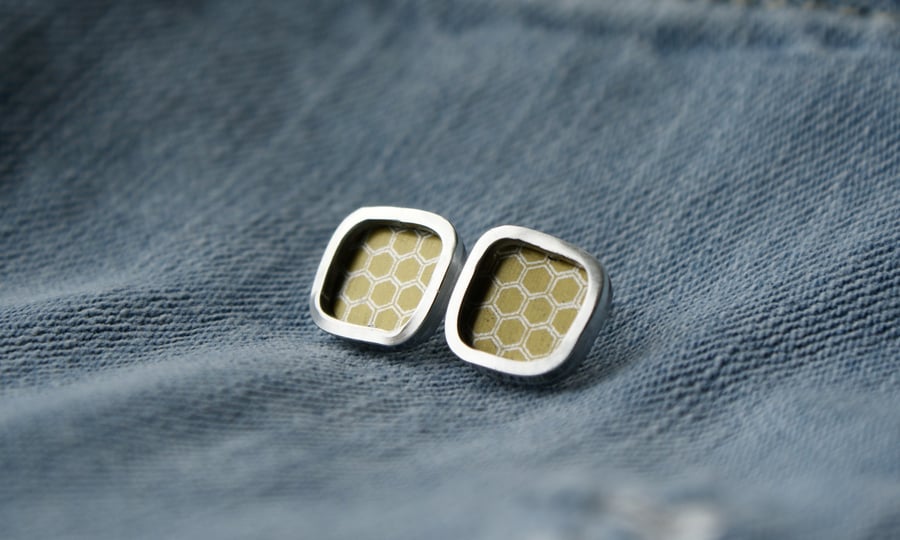 Golden honeycomb studs - silver square