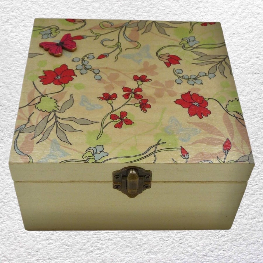 Decorated Wooden Box 16cm: Cream Floral design