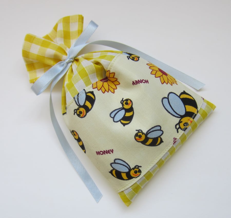 Yellow Gingham Bee Lavender Sachet. % to Ukraine