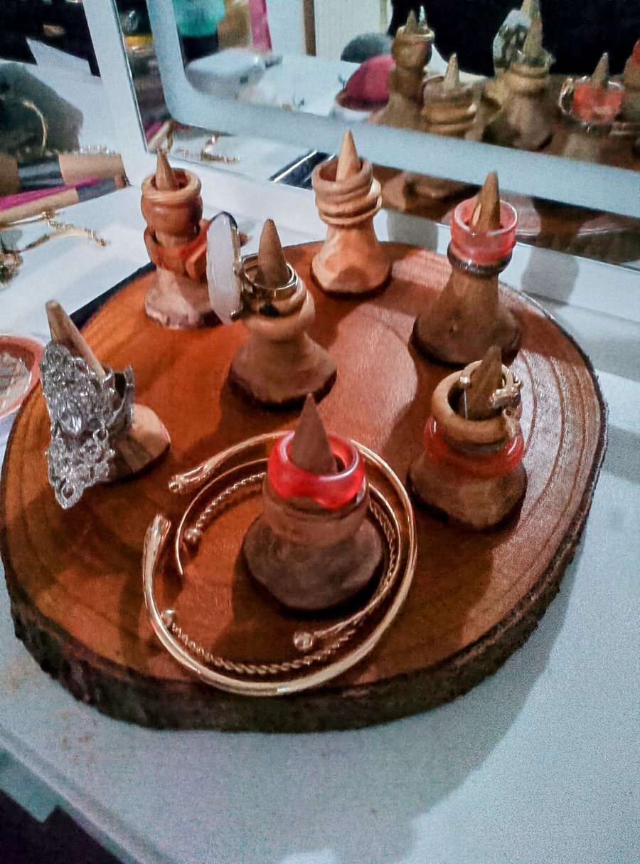Rustic Finger Ring Holder.