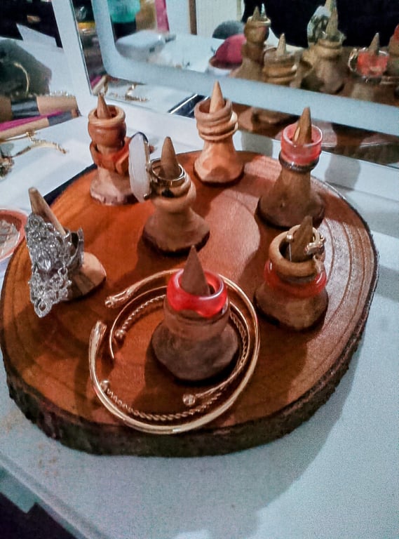 Rustic Finger Ring Holder.
