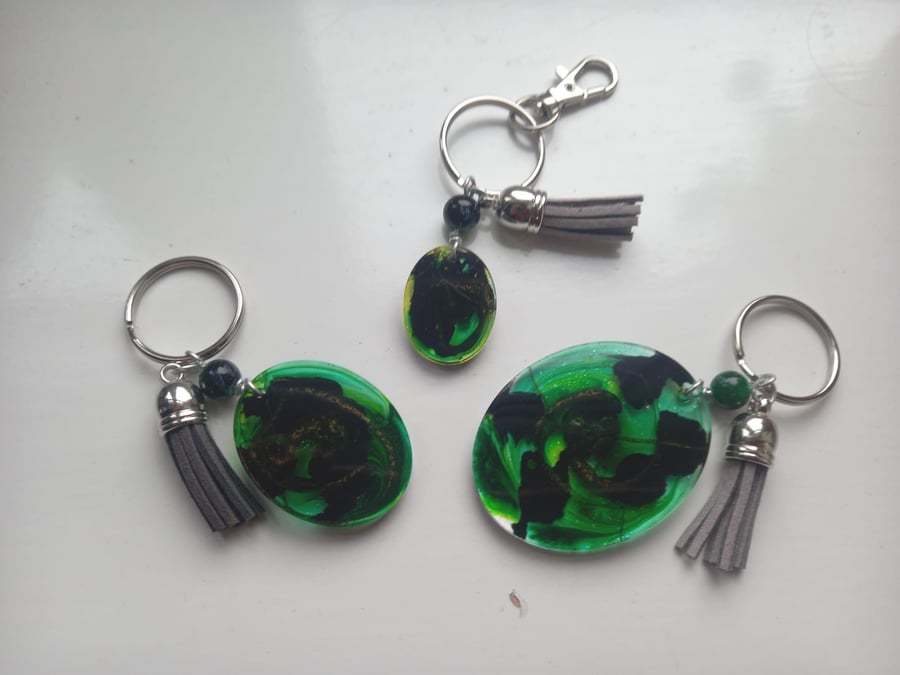 Mysterious Green and Black Shiny Oval Keyring