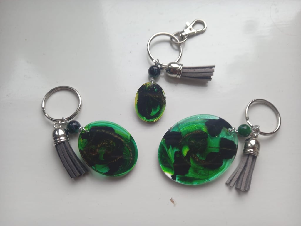 Mysterious Green and Black Shiny Oval Keyring
