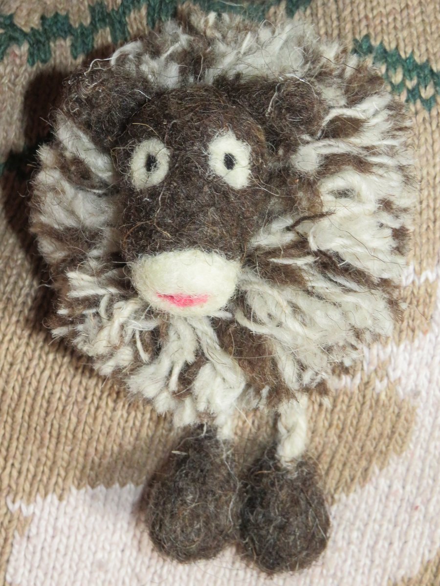 Pom Pom Woolly Wally Kilt Pin