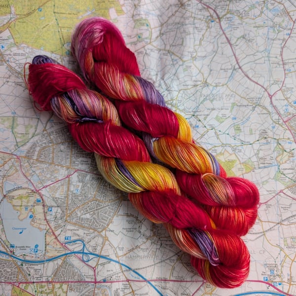 Petals on posies :: tencel :: 4 ply :: 100g