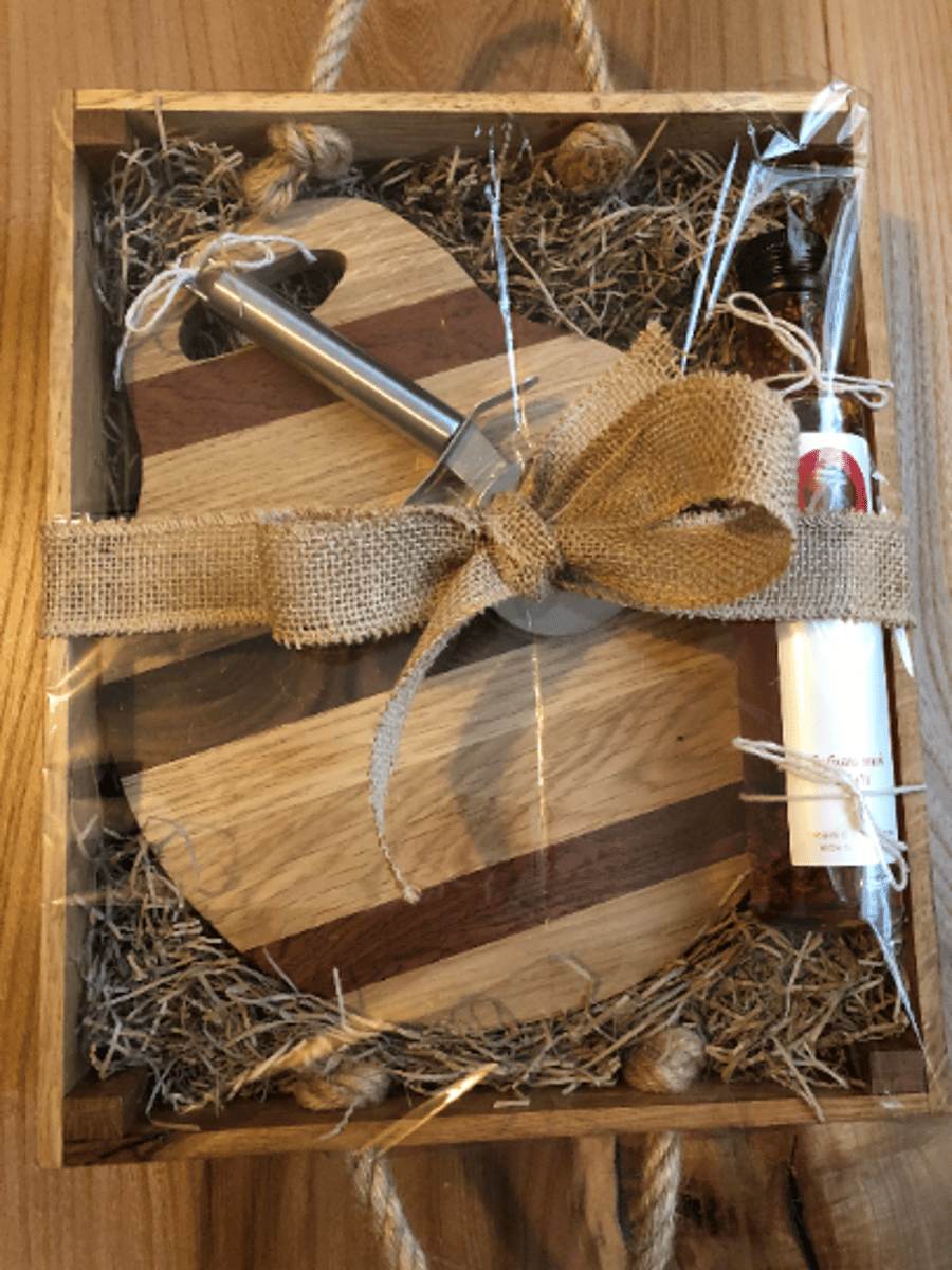 Pizza gift set, Pizza board, Vegan gift, Kitchen accessories, Pizza gift