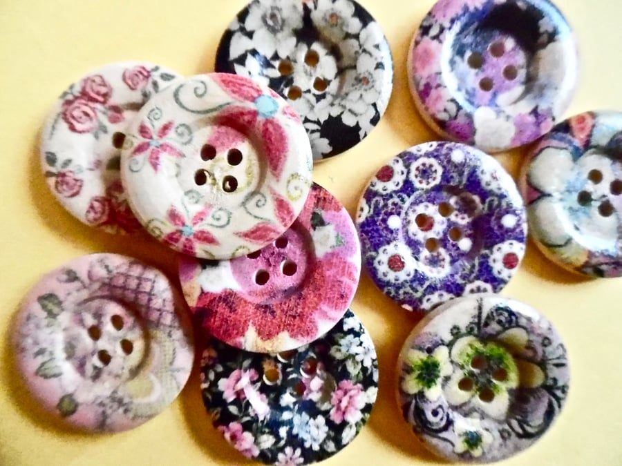 10 x 25mm Raised Edge Wood Flower Buttons 4 holes