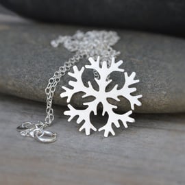 snowflake necklace in sterling silver, 2cm