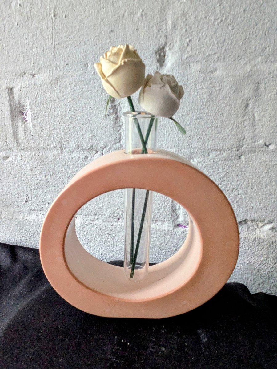 Round Propagation vase with roses