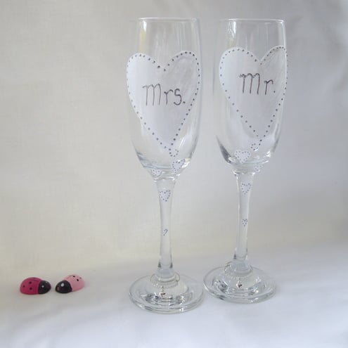 Mr & Mrs Wedding Champagne Flutes & Charms