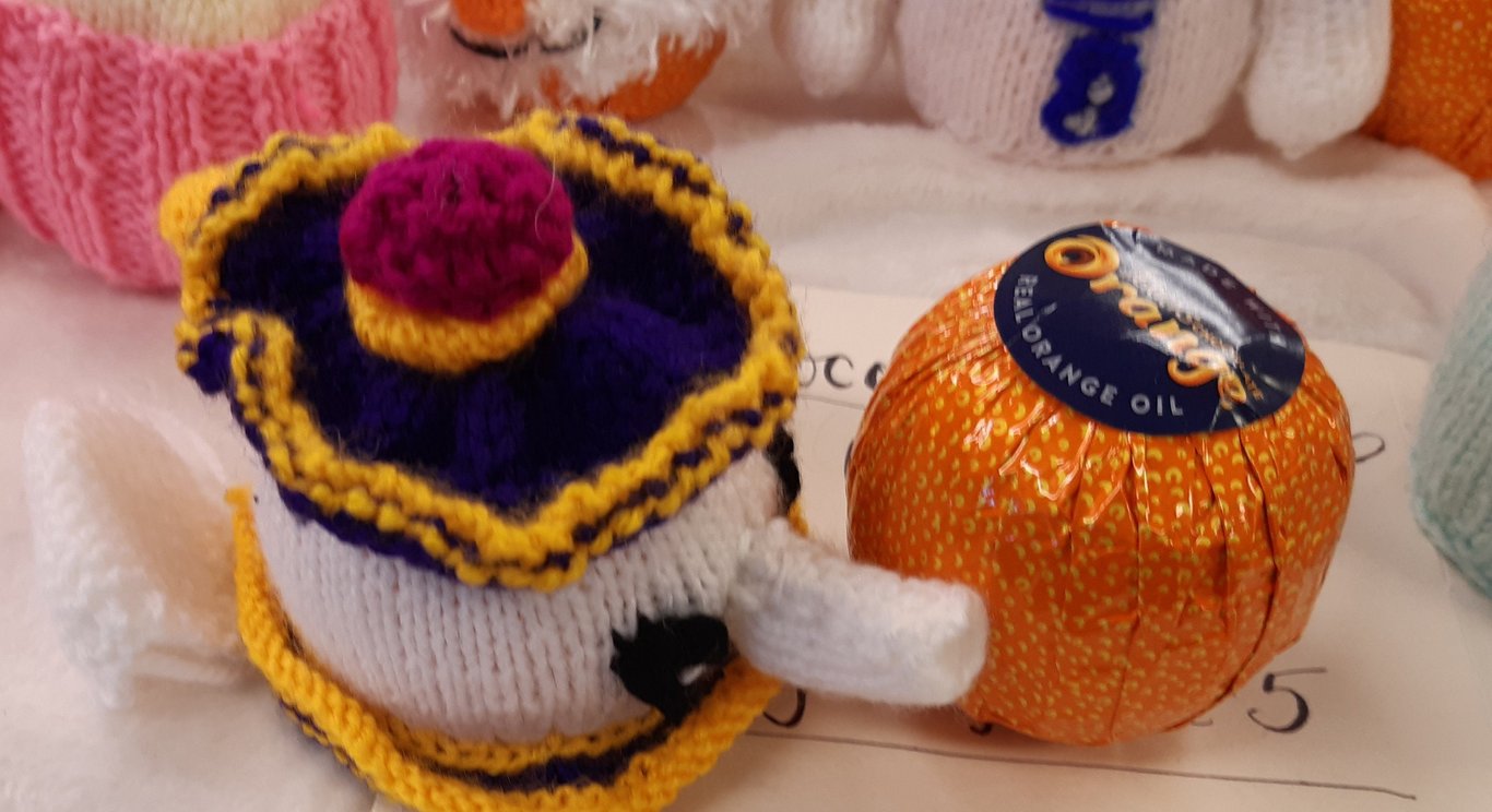 Tea Cup Chocolate Orange Cover (Christmas)
