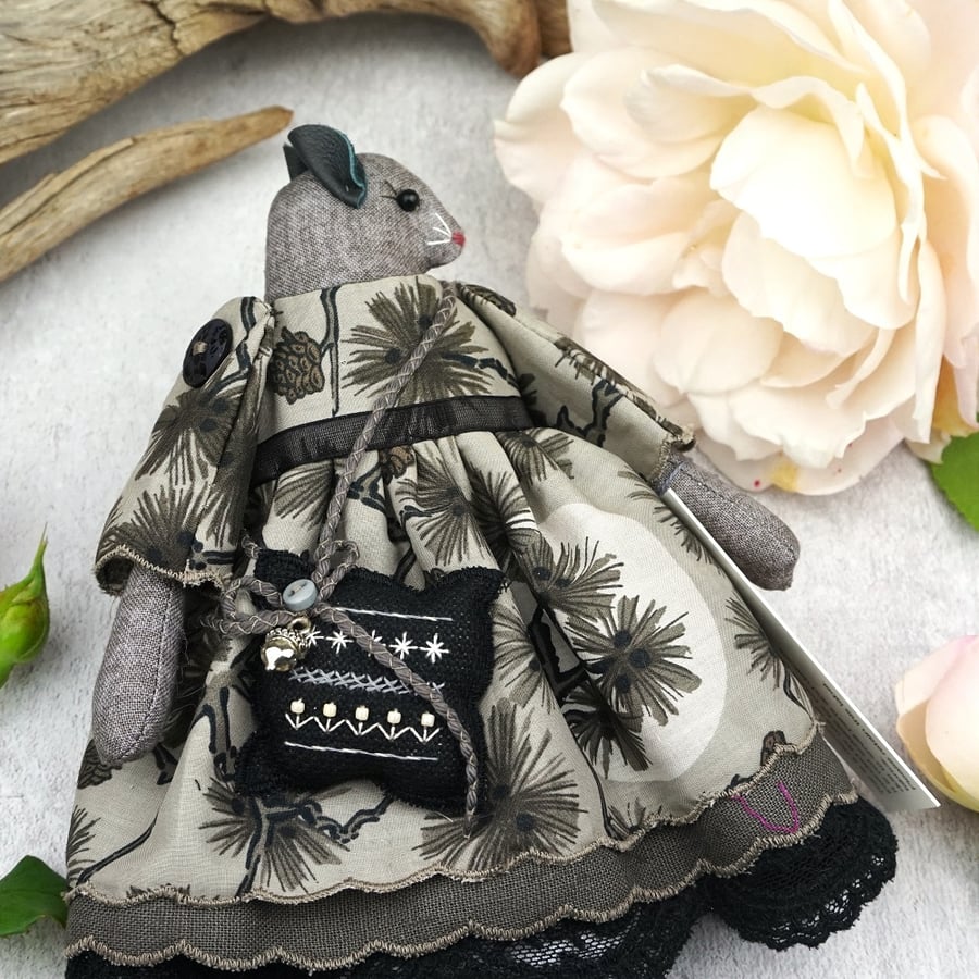 Winnet, A Twilight Mouse