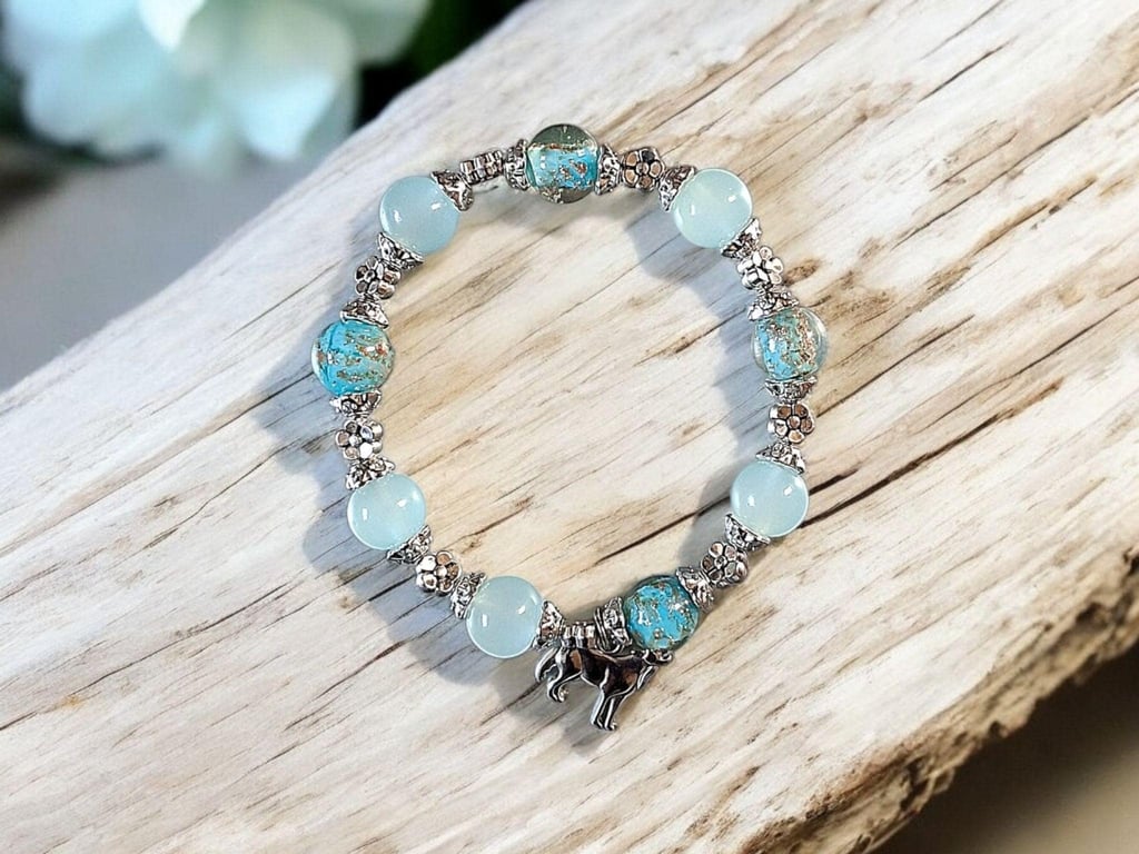 Howling Wolf beaded bracelet, Boho jewellery, mystical jewellery, wolf jewellery