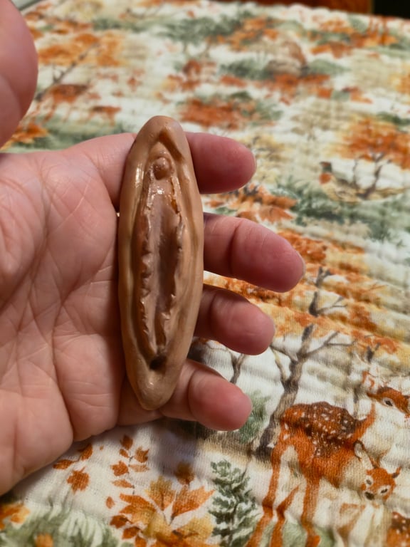 Serial killer trophy Vulva fridge magnet