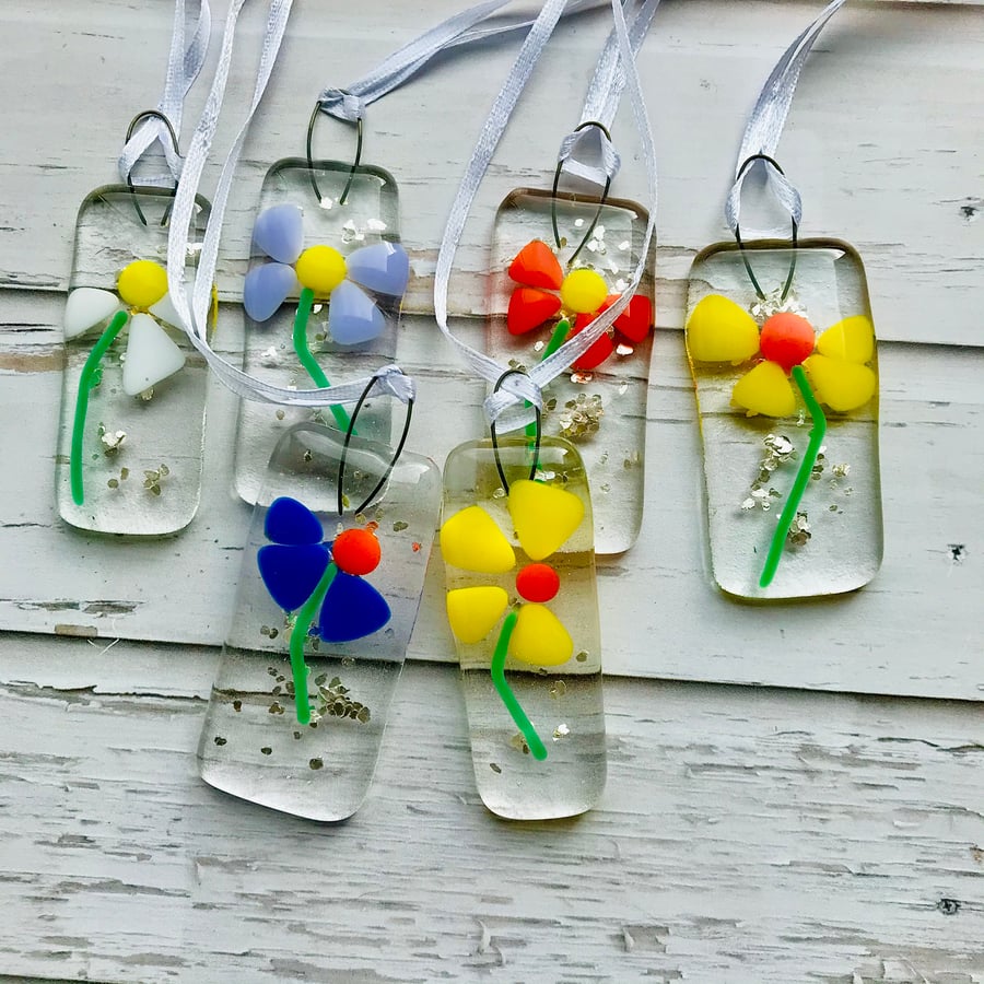 Floral fused glass suncatcher, flowers