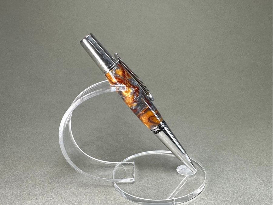 Hand turned twist pen