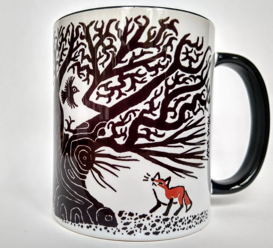 Mug with ancient oak and fox cubs design