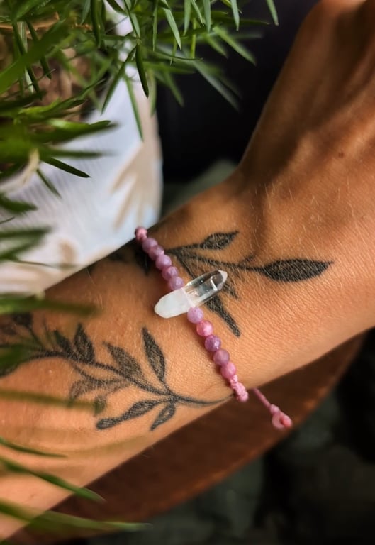 Macrame Bracelet with Pink Tourrmaline and Quartz in black 