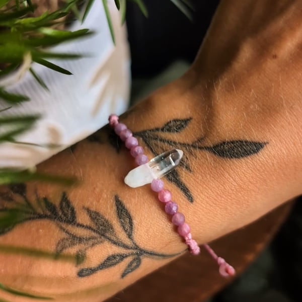 Macrame Bracelet with Pink Tourrmaline and Quartz in black 