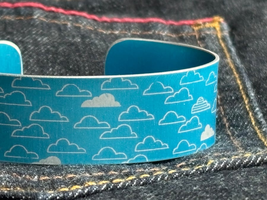 Cloud pattern cuff bracelet light blue