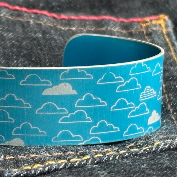 Cloud pattern cuff bracelet light blue