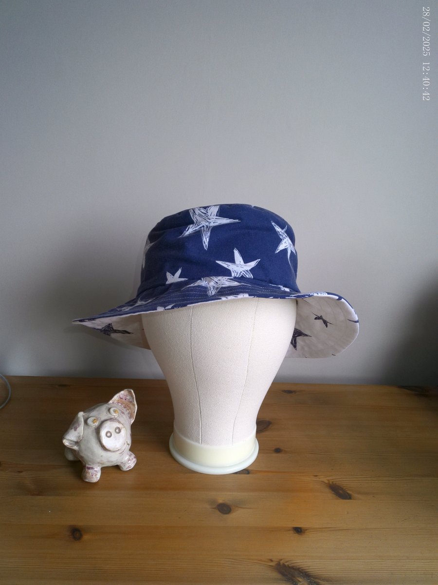 White Stars bucket hat, white and blue print sun hat