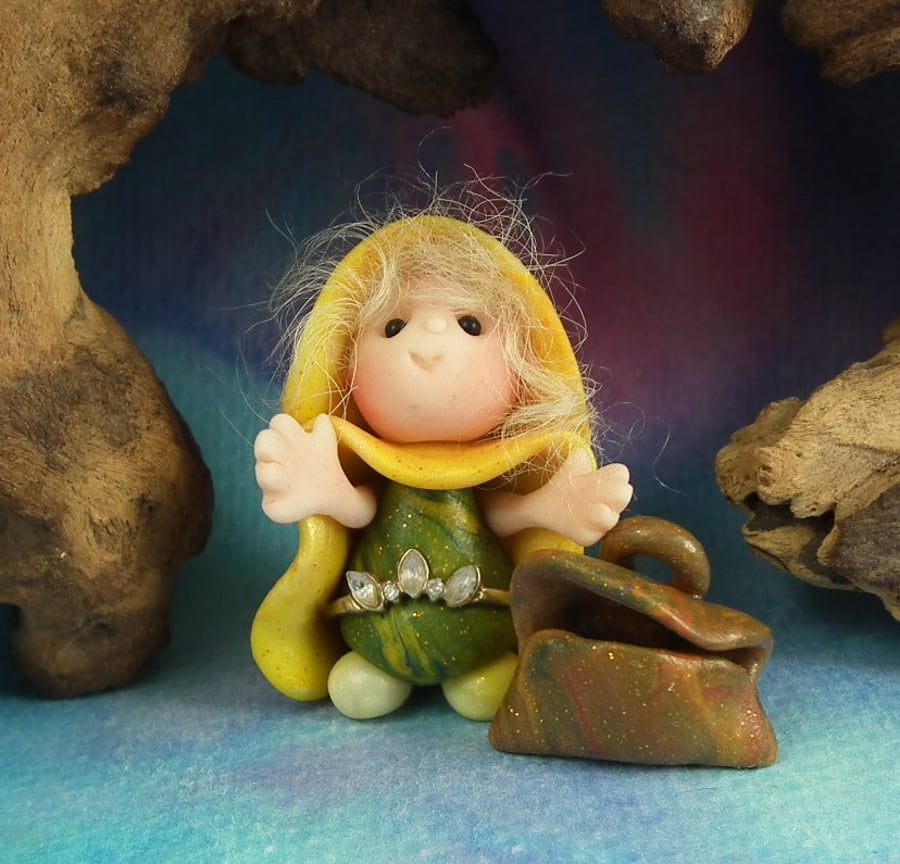 Sale Tiny Gnome 'Meredith' with bag Tale of Sussex Gnomes character 'The Rescue'