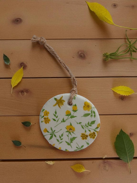 Yellow Wildflowers Round Clay Hanging Aromatherapy Diffuser